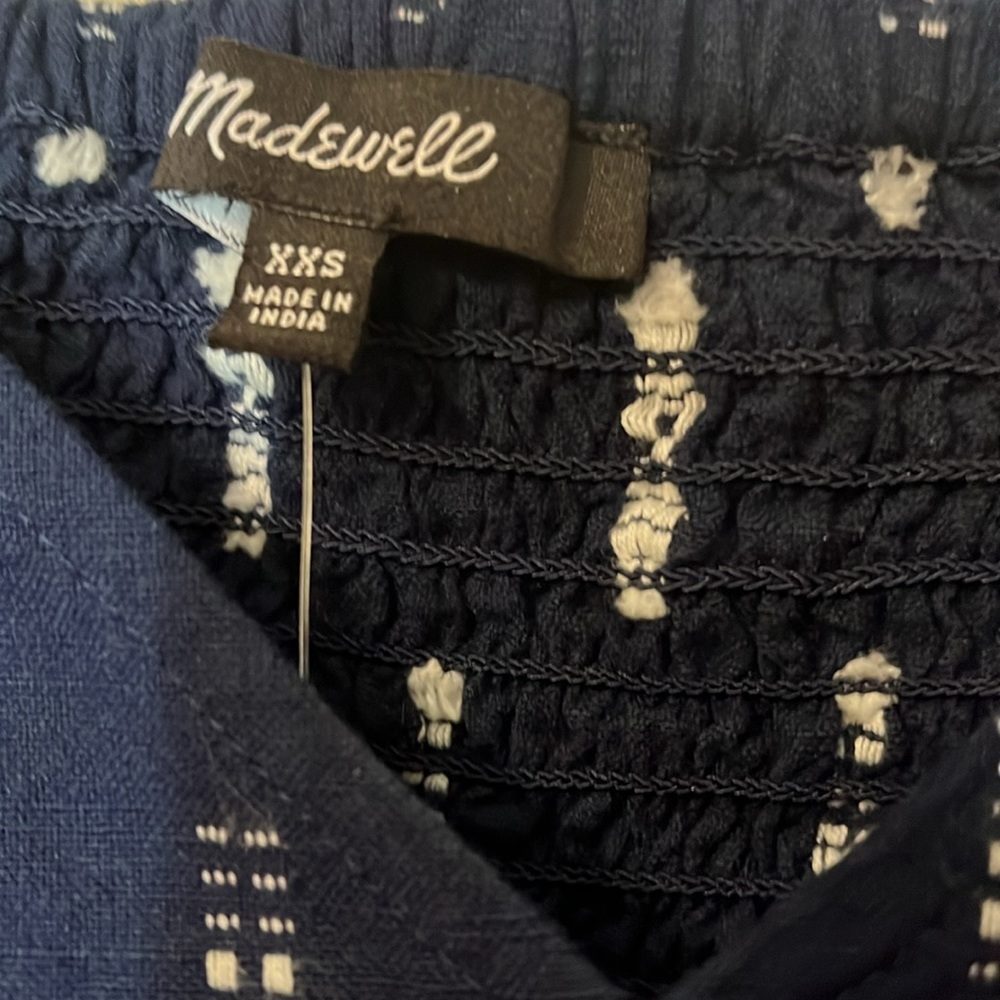 Sweetheart neckline beautiful navy and white print top - Picture 5 of 7
